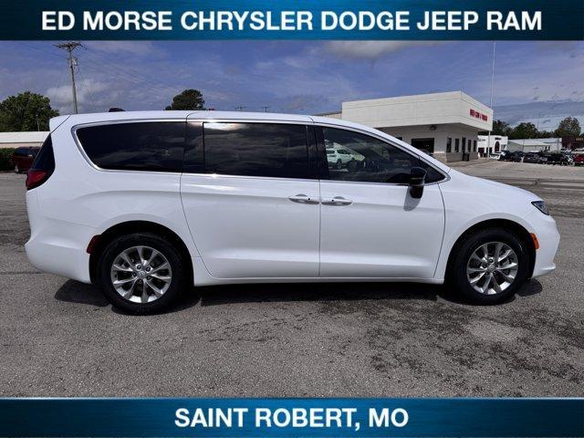 new 2025 Chrysler Pacifica car, priced at $43,022