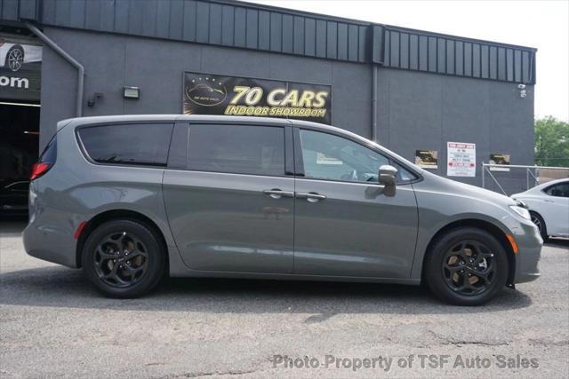 used 2022 Chrysler Pacifica Hybrid car, priced at $30,985