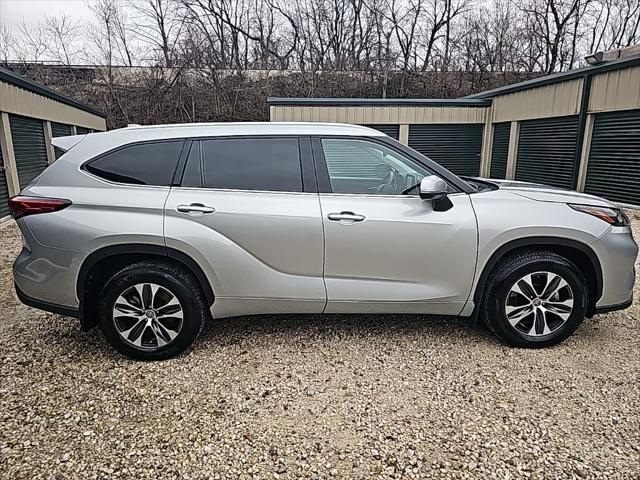 used 2022 Toyota Highlander car, priced at $38,737