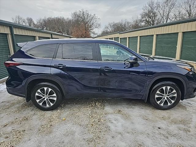 used 2024 Toyota Highlander car, priced at $43,494