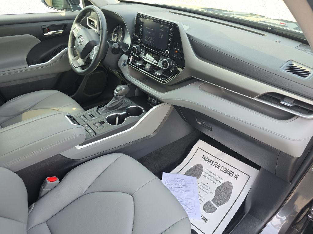 used 2022 Toyota Highlander car, priced at $39,998