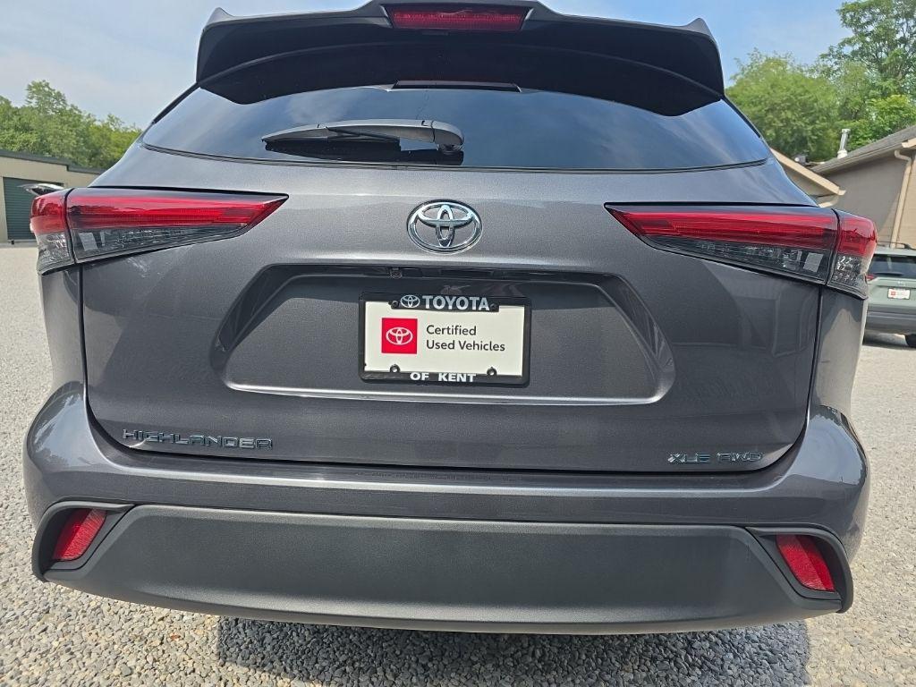 used 2022 Toyota Highlander car, priced at $39,998