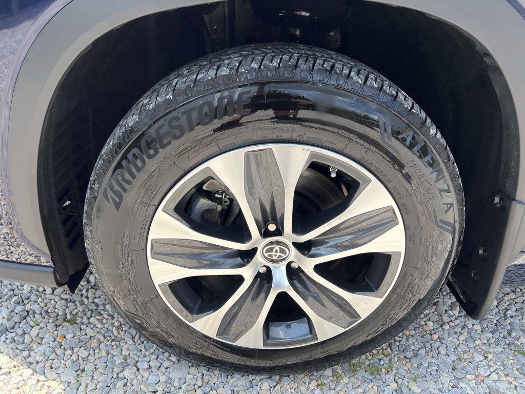 used 2022 Toyota Highlander car, priced at $40,285