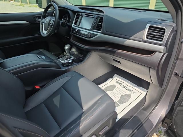 used 2017 Toyota Highlander Hybrid car, priced at $31,927