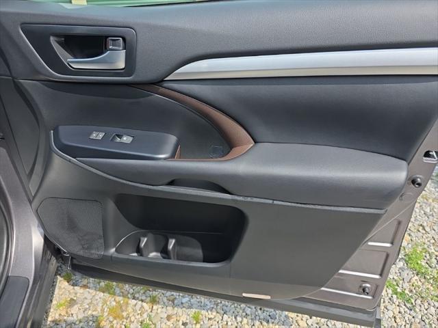 used 2017 Toyota Highlander Hybrid car, priced at $31,927