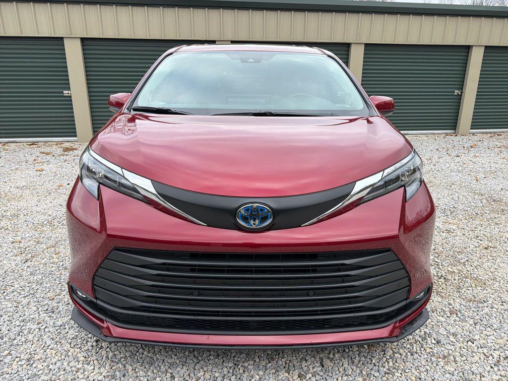 used 2025 Toyota Sienna car, priced at $45,727