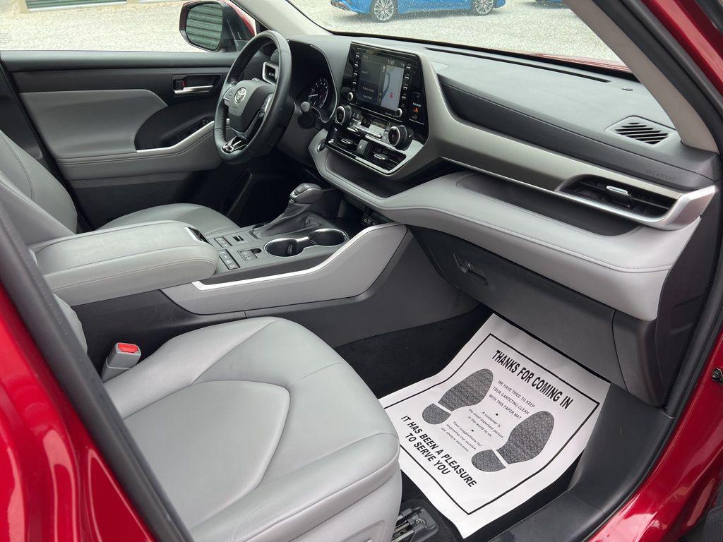 used 2021 Toyota Highlander car, priced at $31,718