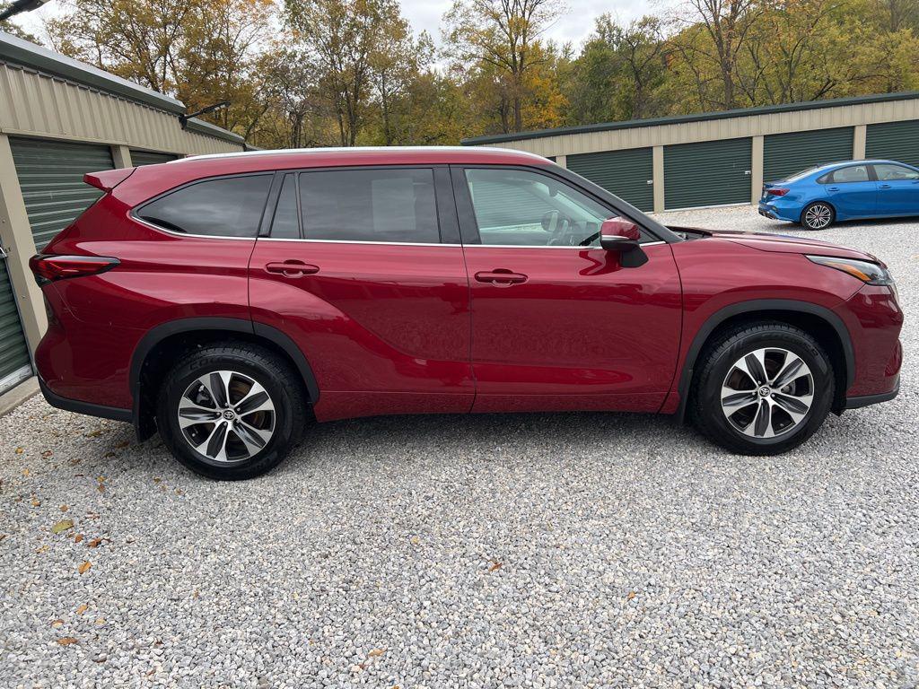used 2021 Toyota Highlander car, priced at $31,718