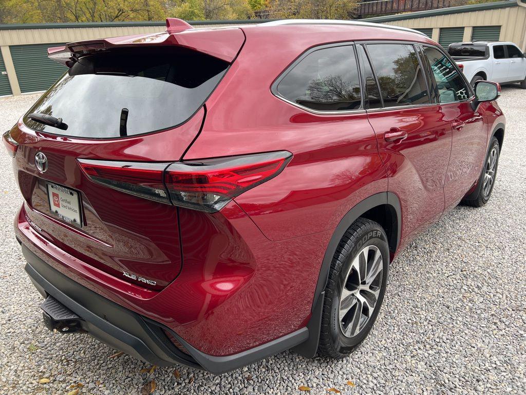 used 2021 Toyota Highlander car, priced at $31,718