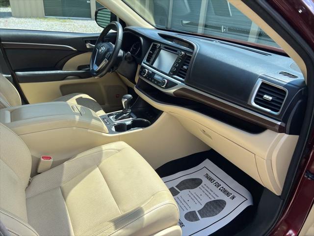 used 2016 Toyota Highlander car, priced at $19,158
