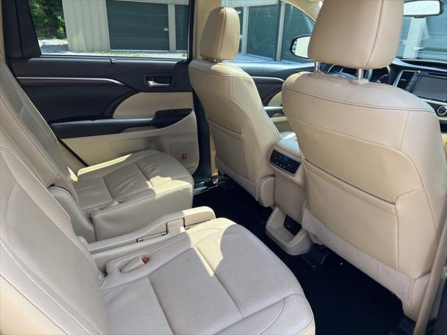 used 2016 Toyota Highlander car, priced at $19,158