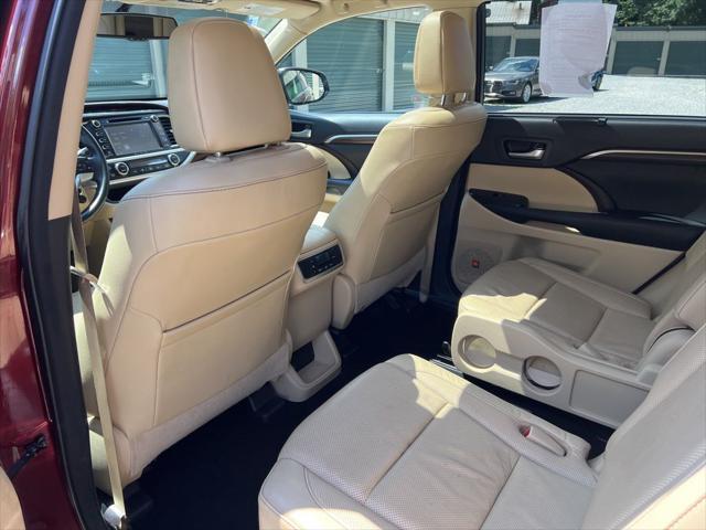 used 2016 Toyota Highlander car, priced at $19,158