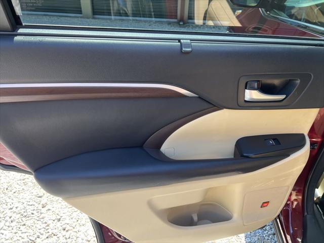 used 2016 Toyota Highlander car, priced at $19,158
