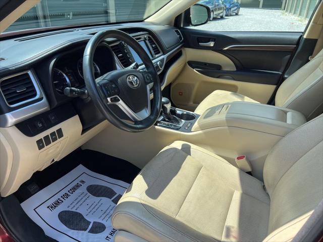used 2016 Toyota Highlander car, priced at $19,158