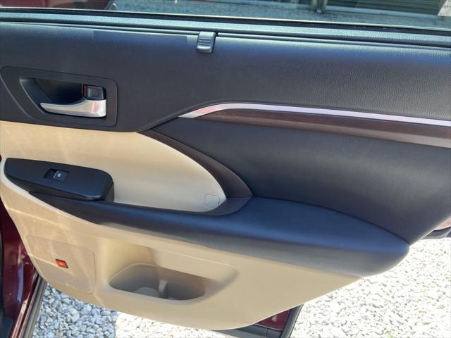 used 2016 Toyota Highlander car, priced at $19,158