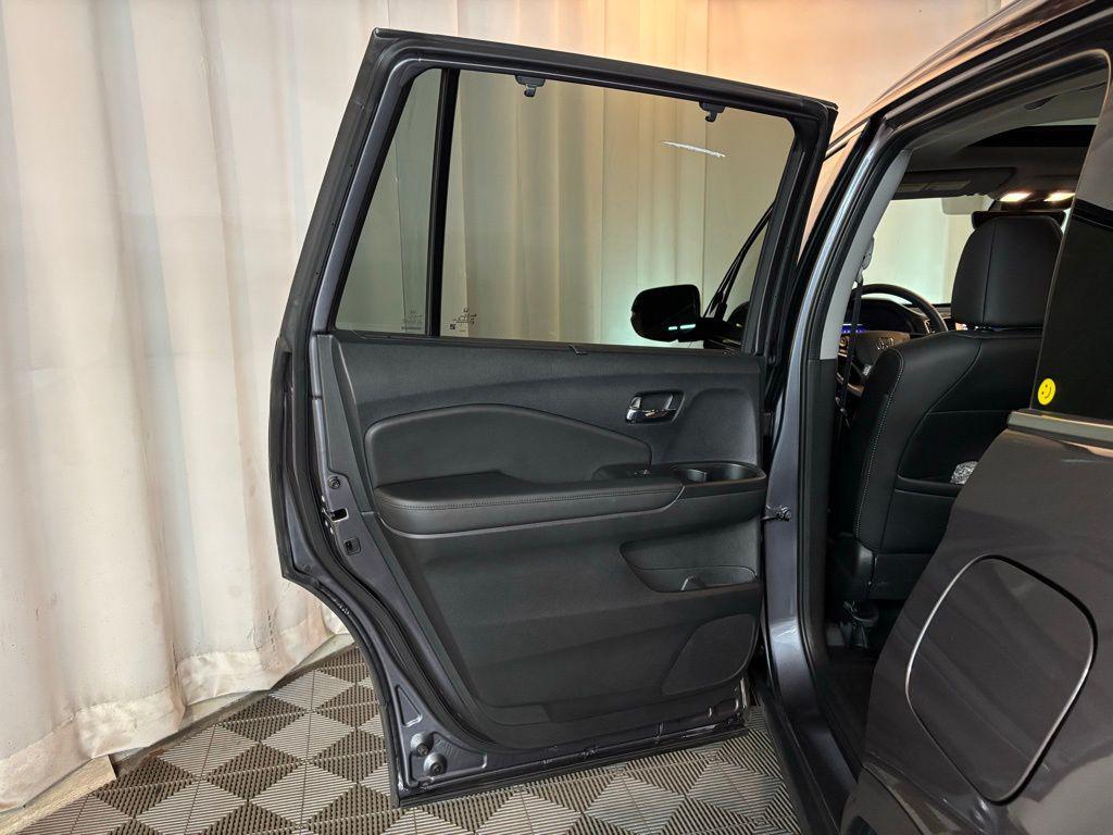 used 2022 Honda Pilot car, priced at $32,932
