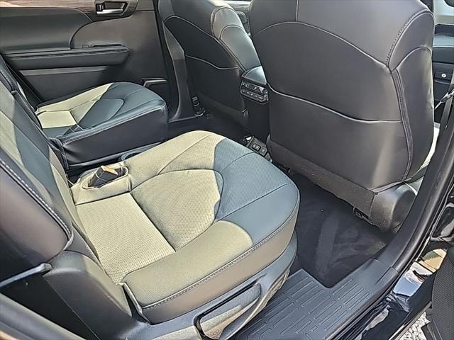 used 2022 Toyota Highlander car, priced at $42,020