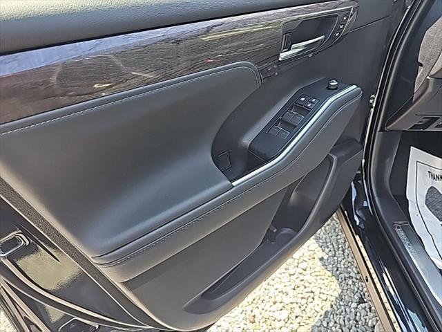 used 2022 Toyota Highlander car, priced at $42,020