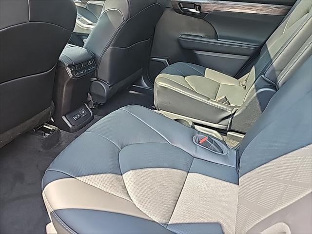 used 2022 Toyota Highlander car, priced at $42,020