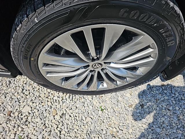 used 2022 Toyota Highlander car, priced at $42,020