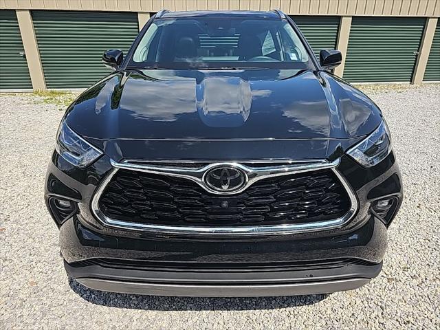 used 2022 Toyota Highlander car, priced at $42,020