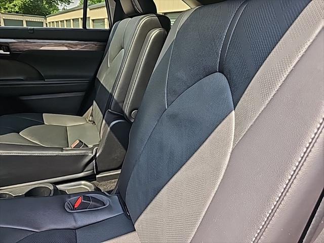 used 2022 Toyota Highlander car, priced at $42,020