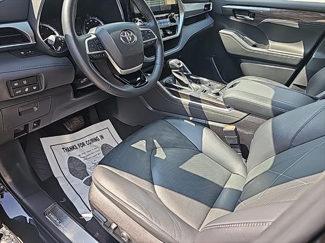 used 2022 Toyota Highlander car, priced at $42,020