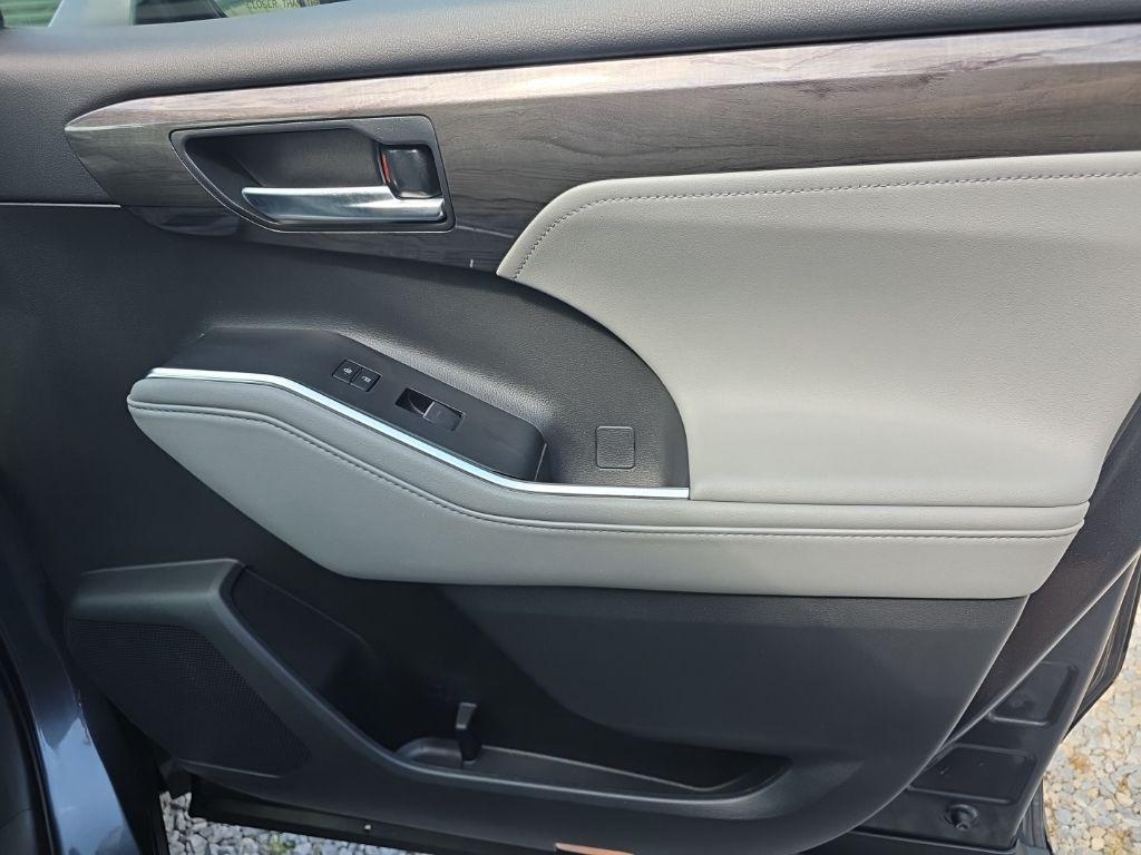 used 2020 Toyota Highlander car, priced at $34,505