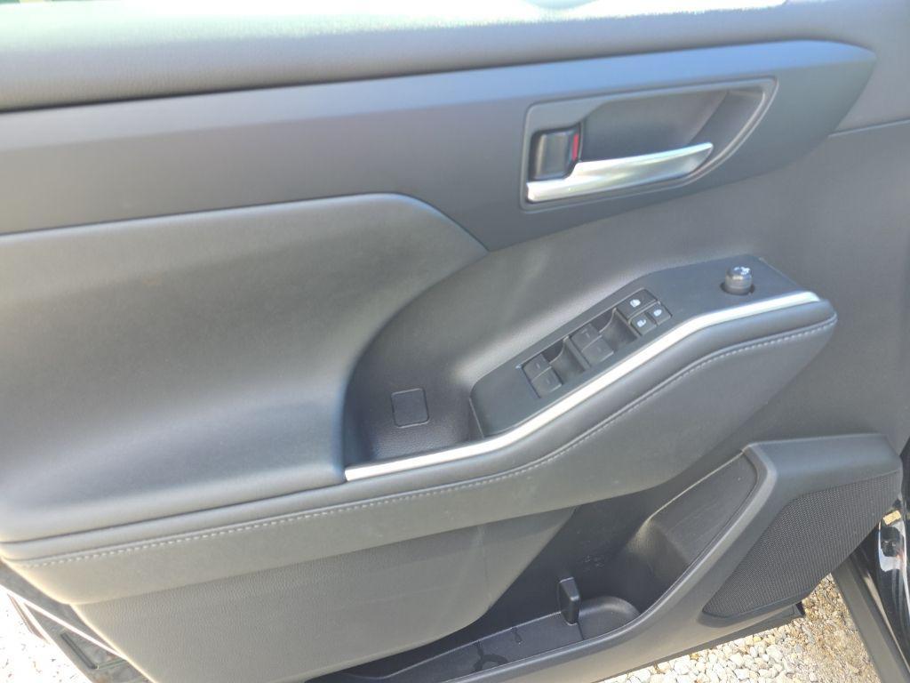 used 2023 Toyota Highlander car, priced at $37,966