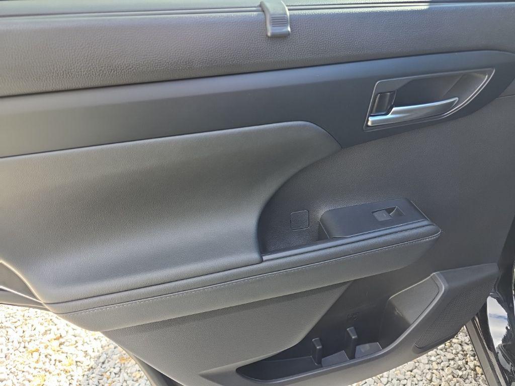 used 2023 Toyota Highlander car, priced at $37,966