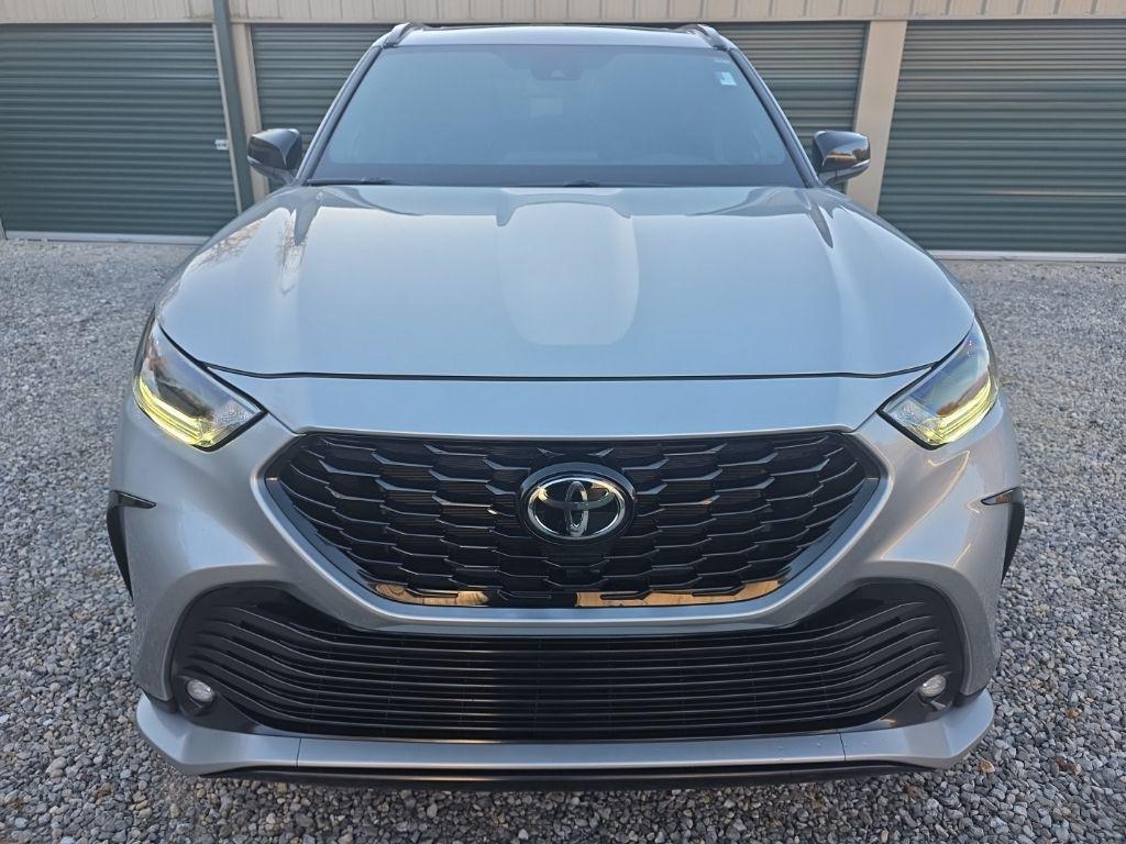 used 2021 Toyota Highlander car, priced at $29,375