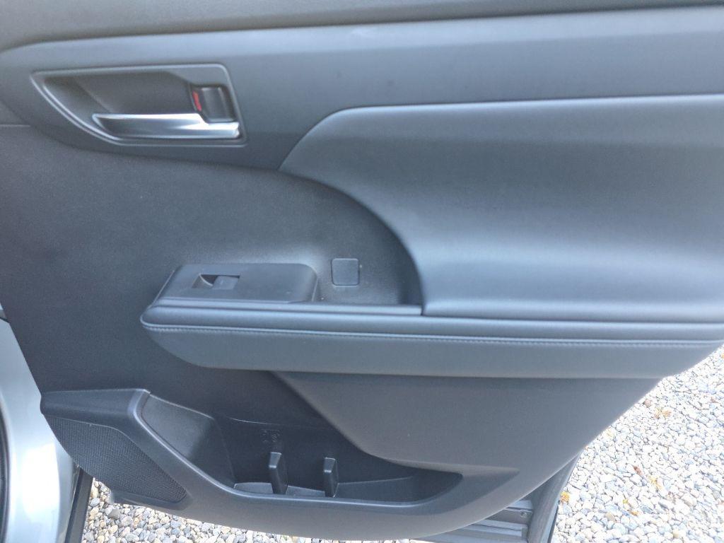 used 2021 Toyota Highlander car, priced at $29,375