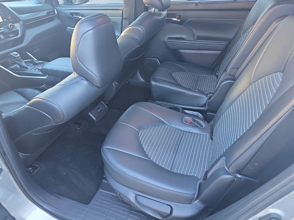 used 2021 Toyota Highlander car, priced at $29,375