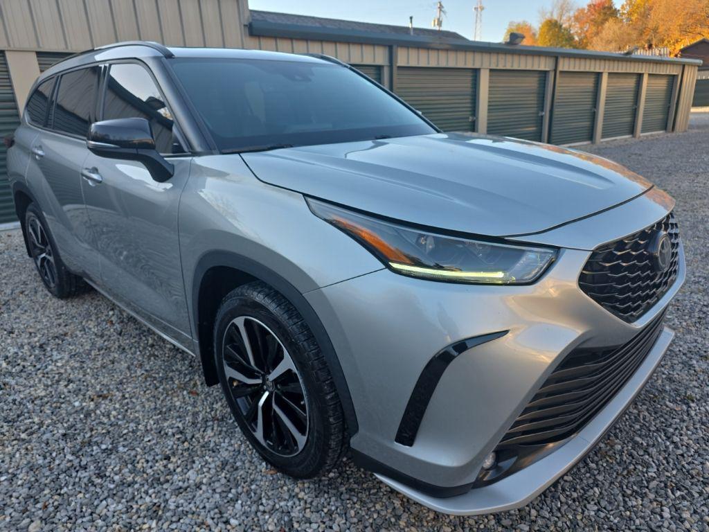 used 2021 Toyota Highlander car, priced at $29,375