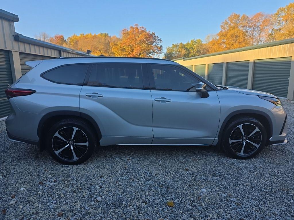 used 2021 Toyota Highlander car, priced at $29,375