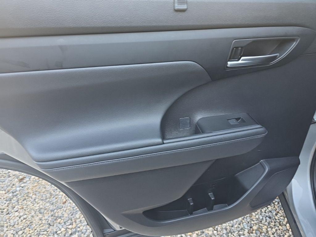 used 2021 Toyota Highlander car, priced at $29,375