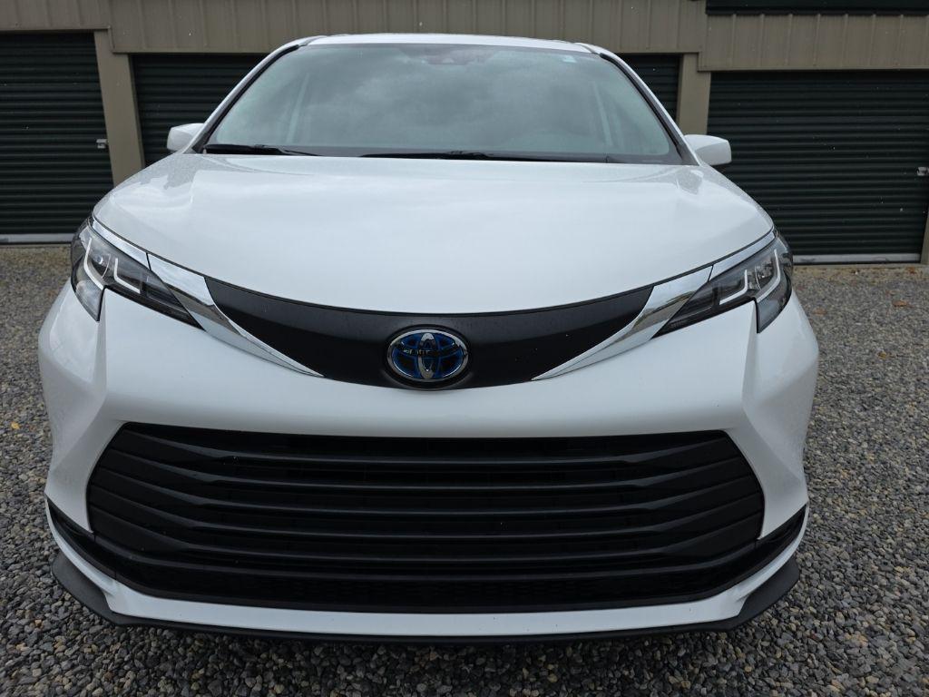 used 2023 Toyota Sienna car, priced at $36,384