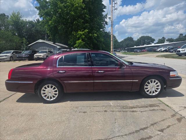 used 2007 Lincoln Town Car car, priced at $8,650