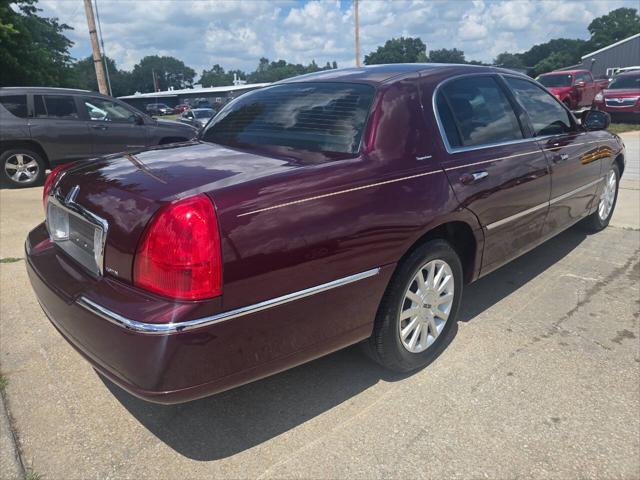 used 2007 Lincoln Town Car car, priced at $8,650