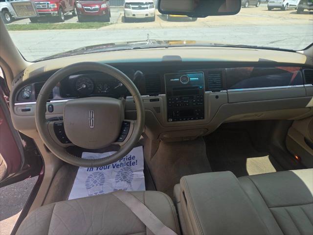 used 2007 Lincoln Town Car car, priced at $8,650