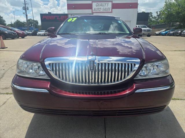 used 2007 Lincoln Town Car car, priced at $8,650