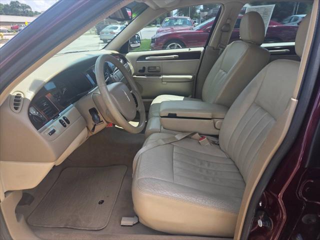 used 2007 Lincoln Town Car car, priced at $8,650
