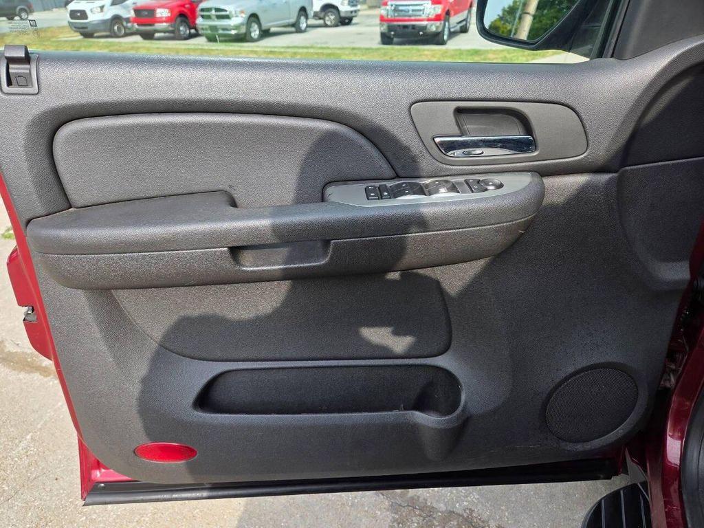 used 2008 Chevrolet Avalanche car, priced at $11,950