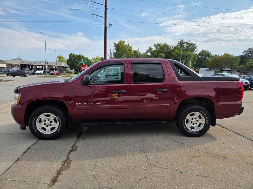 used 2008 Chevrolet Avalanche car, priced at $11,950