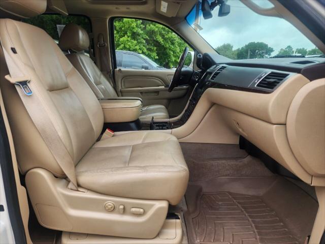 used 2011 Cadillac Escalade ESV car, priced at $17,450