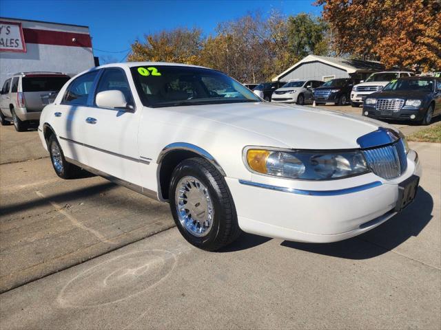 used 2002 Lincoln Town Car car, priced at $6,950