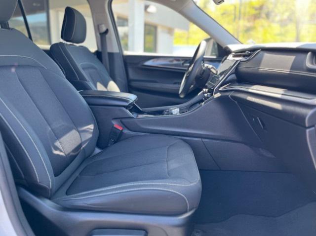 used 2023 Jeep Grand Cherokee car, priced at $25,900