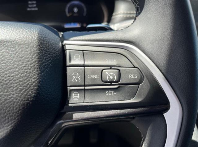 used 2023 Jeep Grand Cherokee car, priced at $25,900