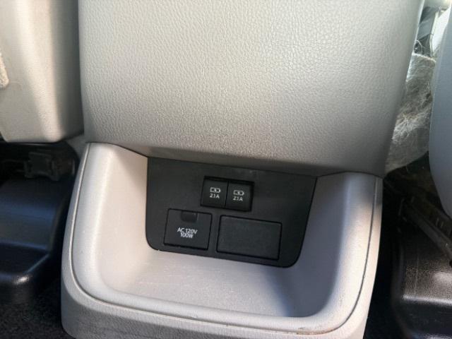 used 2018 Toyota Highlander car, priced at $26,800