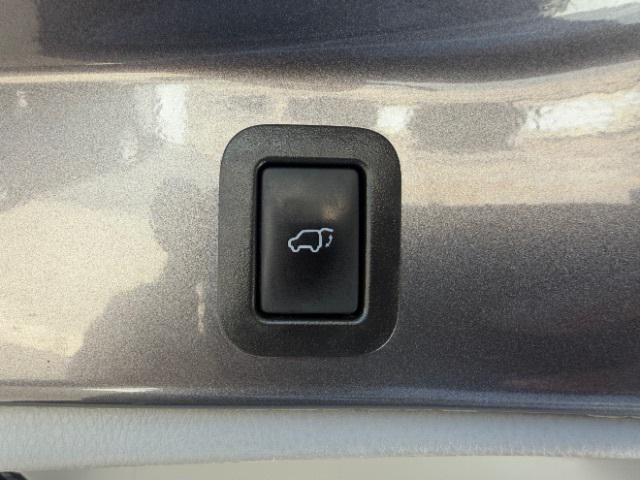 used 2018 Toyota Highlander car, priced at $26,800